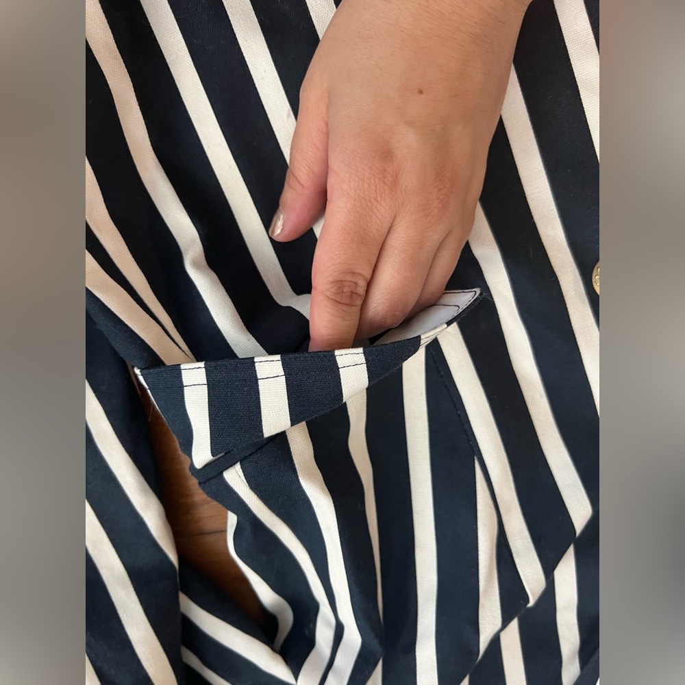 Blue and white stripped Banana Republic blazer with gold buttons - Picture 4 of 7